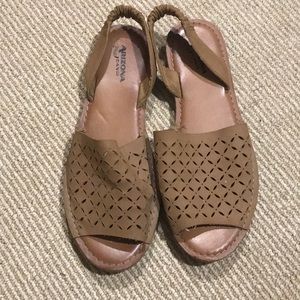 Arizona Jean co brown sandals size 9